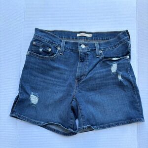 Women’s Levi’s mid length shorts
